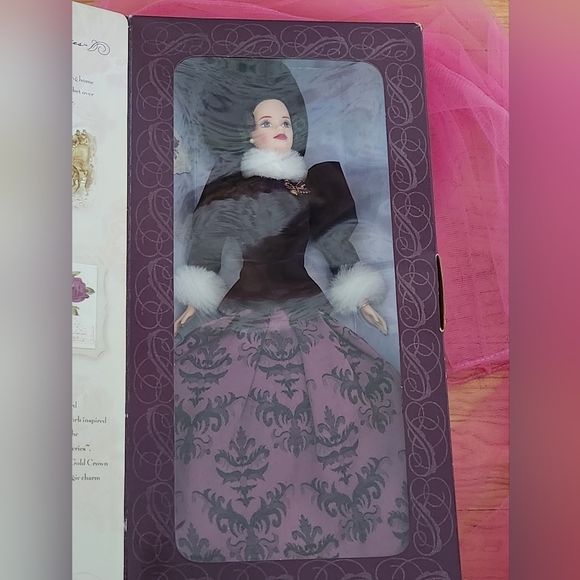 1996 Hallmark Holiday Barbie - Picture 2 of 3